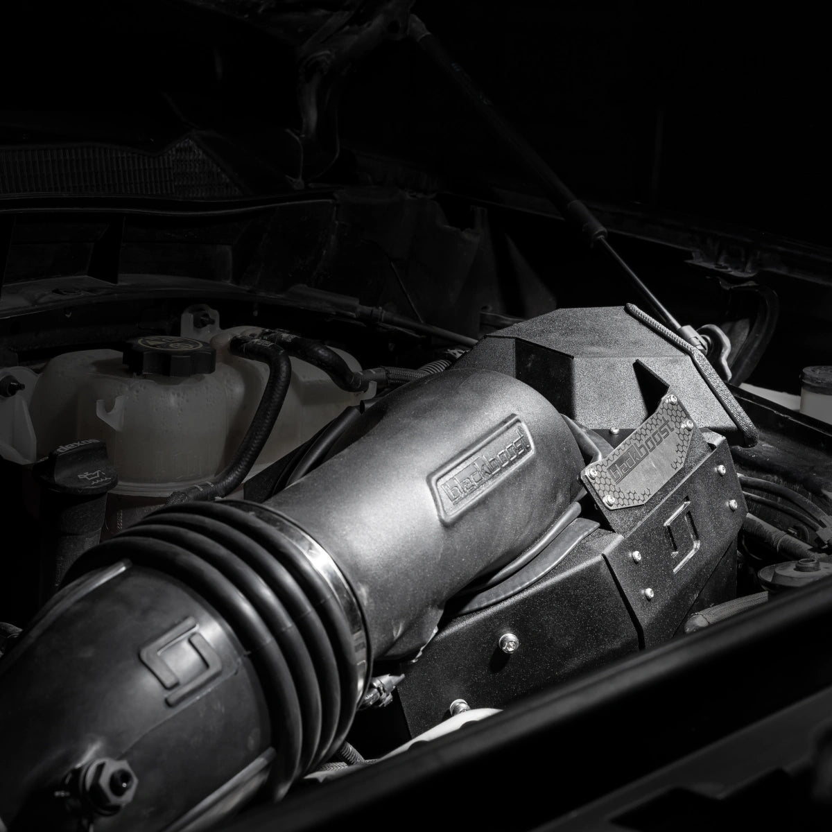 GMC Sierra/Silverado/Yukon Chevy Tahoe/Suburban – 5.3L V8 L83 N/A Cold Air Intake System