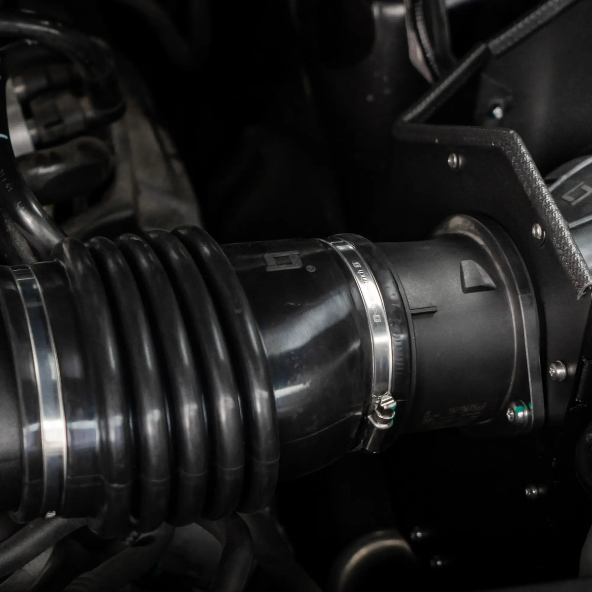 Land Rover Defender P525 L663 5.0L V8 Supercharged Cold Air Intake System